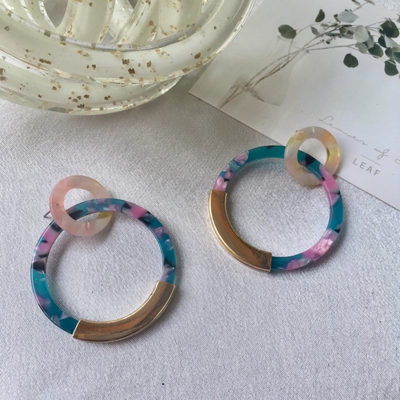 Double Hoop Gold Bar Acrylic Tortoise Earrings - Picture 6 of 6